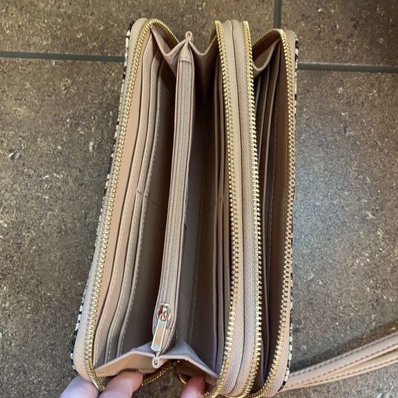 Snake print wallet with 12 card places, zipper pouch, and 3 compartments. - Picture 4 of 5